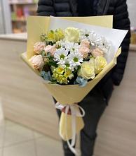 Букет цветов из:  Альстромерии, Розы и Хризантемы в Комсомольце