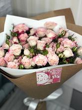 Букет цветов из:  Розы в Комсомольце