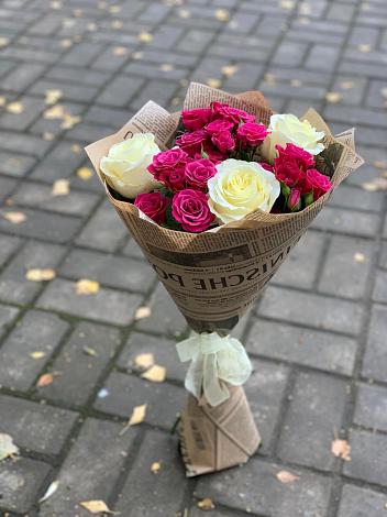 Букет цветов из: Розы в Комсомольце